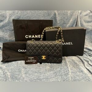 CHANEL Medium Caviar Double Flap